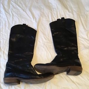 Frye Carson pull on boot black boots size 9